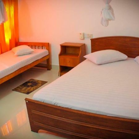Hotel Cottage Tourist Rest Ponnarankulama Exterior foto
