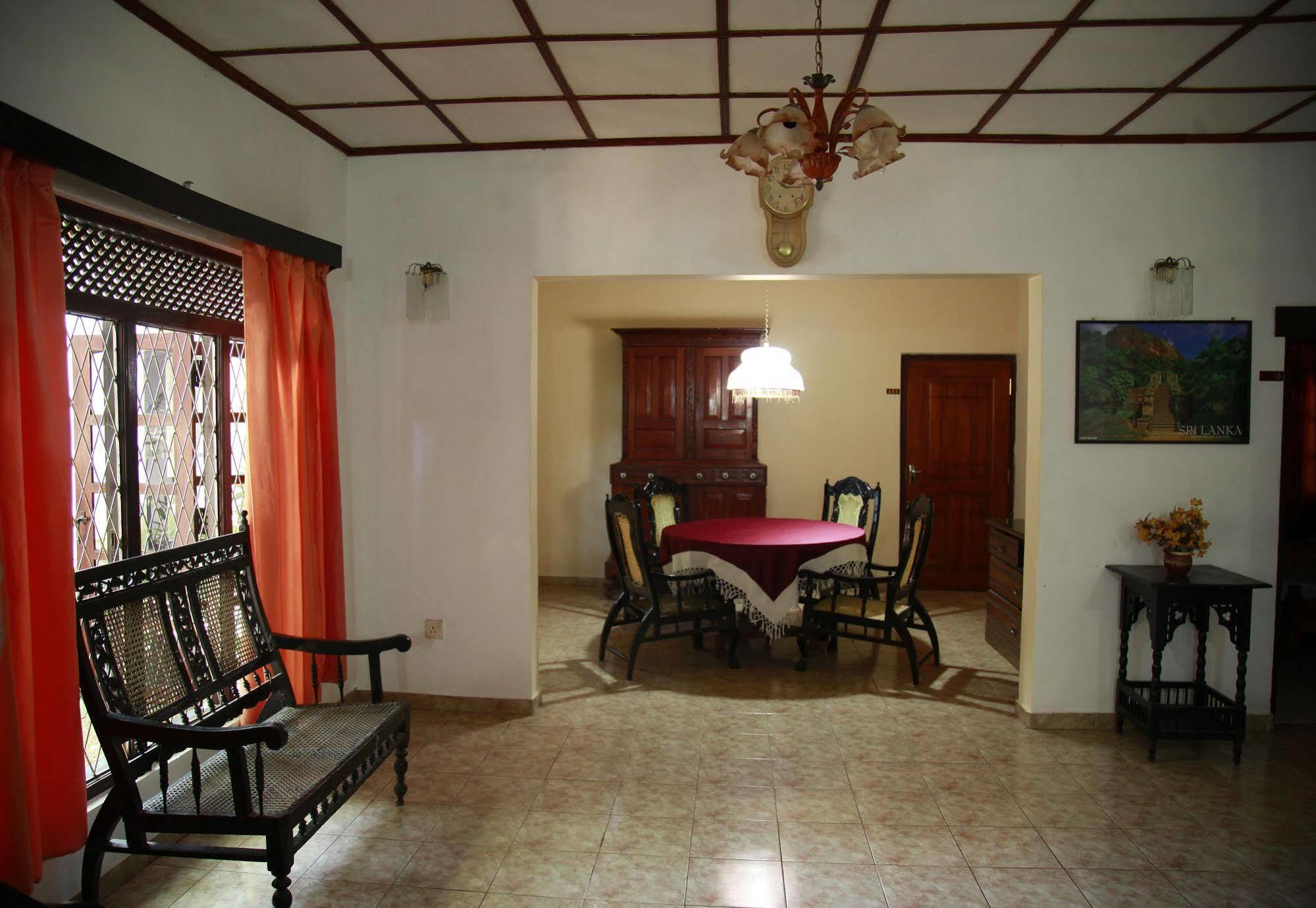Hotel Cottage Tourist Rest Ponnarankulama Exterior foto